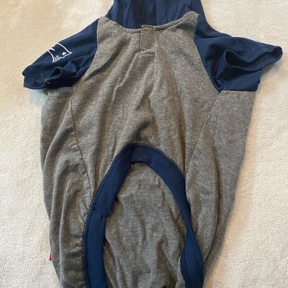 New England Patriot’s dog t shirt! Size Large